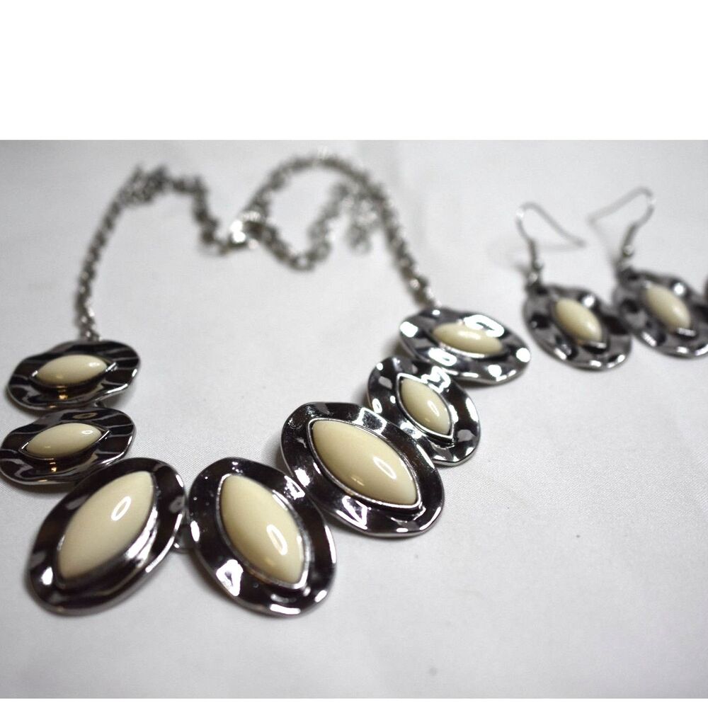 Stylish Boho Cream Oval Stone Inlay Silver Tone Dangle Earrings/17.5" Necklace